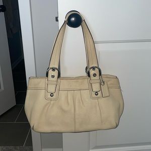 Coach Large Cream Leather Shoulder Bag. Zip Top. Side Snaps. Silver Hardware.EUC